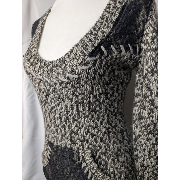 BKE Woman's Knit Sweater With Lace Detail Kangaroo M(670) - Picture 2 of 5